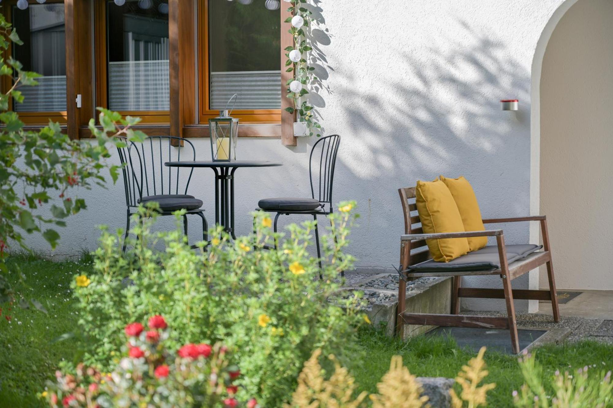 Ambassador Yellow Home 格雷兴 外观 照片